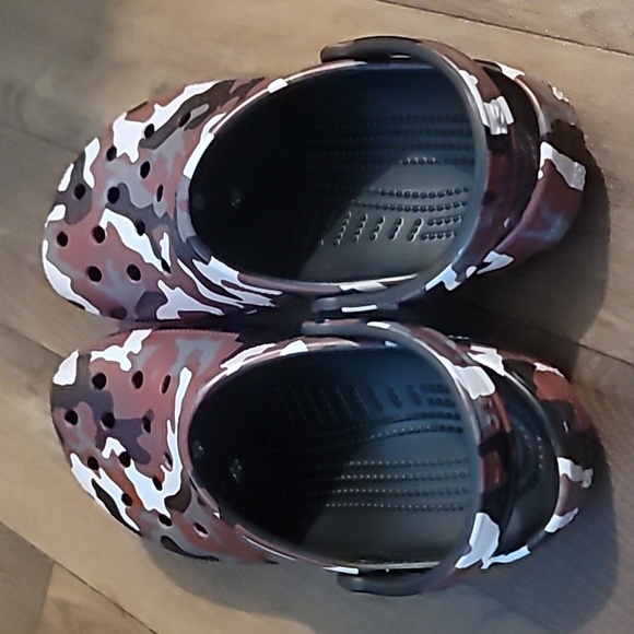 Maroon White Gray Camo Croocs - Picture 3 of 8